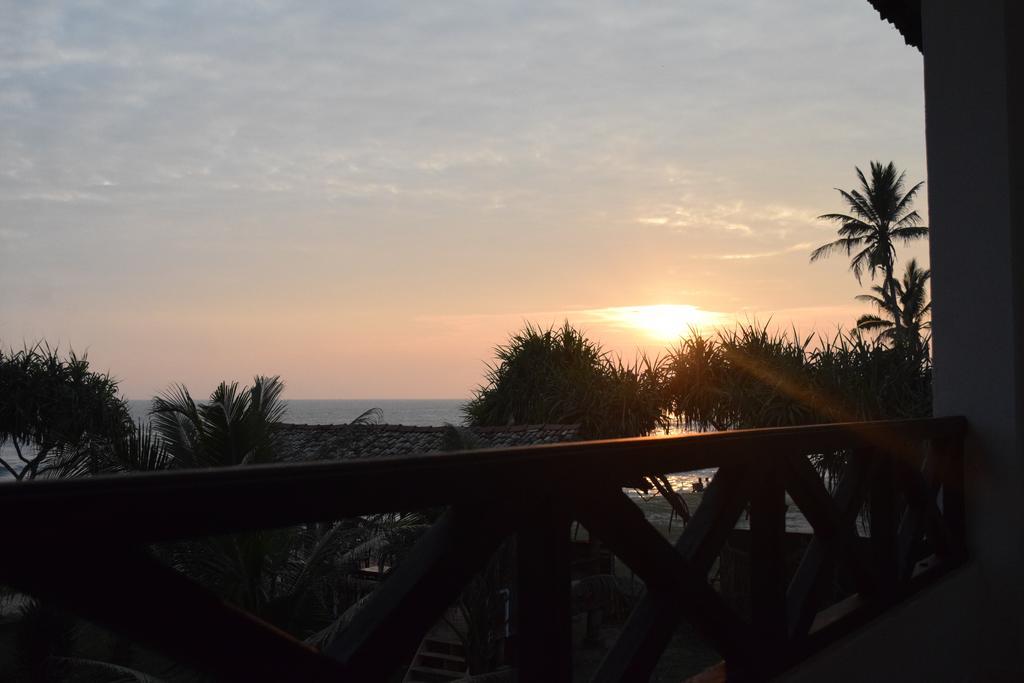 Naomi Beach Hotel Weligama Exterior foto