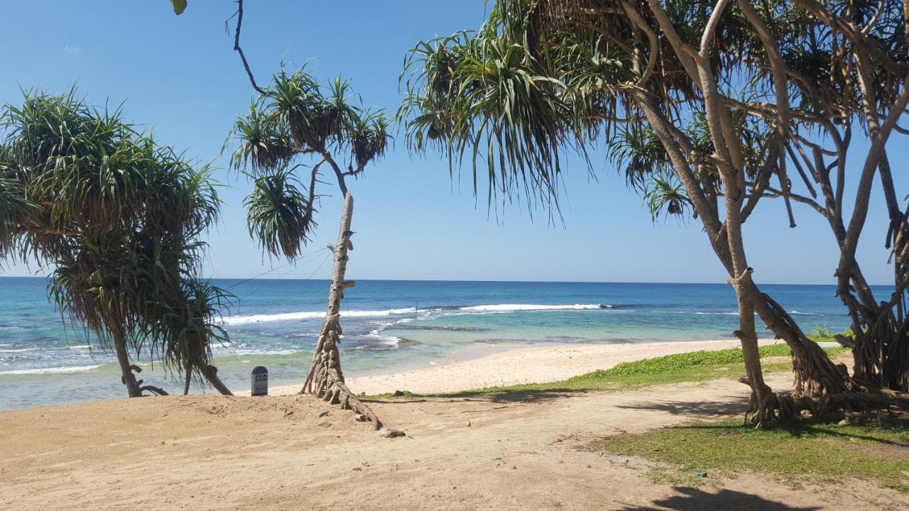 Naomi Beach Hotel Weligama Exterior foto